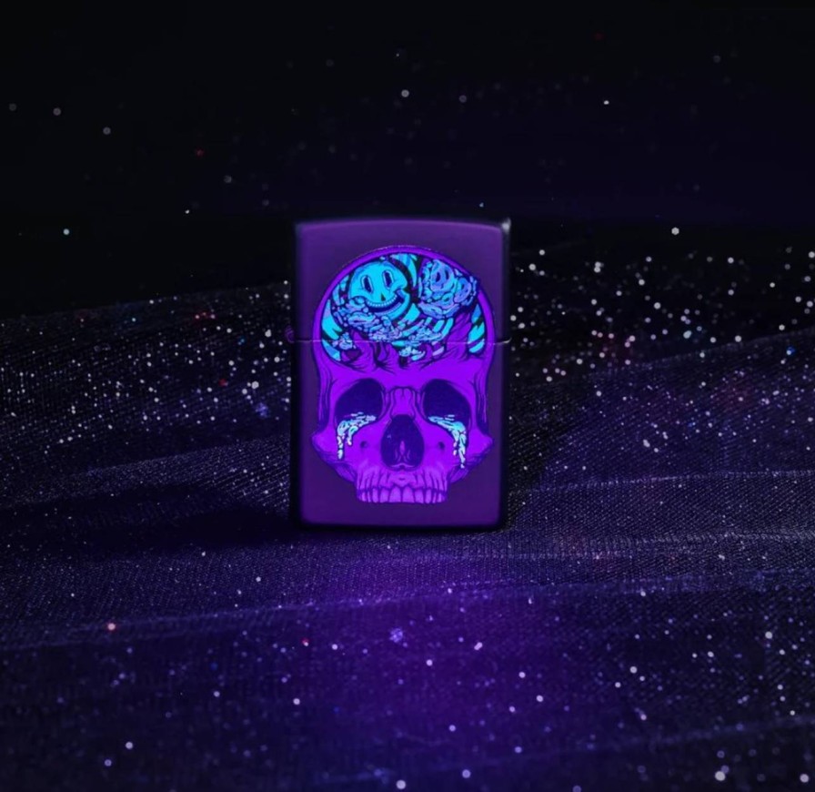 GAME-ON Zippo Lighters | Zippo - Blacklight Skull Design - Matt Svart Lighter